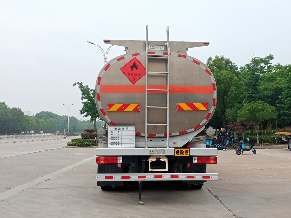 楚勝牌CSC5320GYYLEL6A型鋁合金運(yùn)油車(chē)